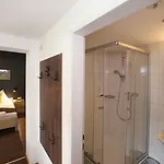 Seehotel Sissi Am Zeller ベッド・アンド・ブレックファスト