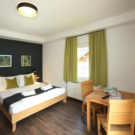 Seehotel Sissi B&B 젤암제