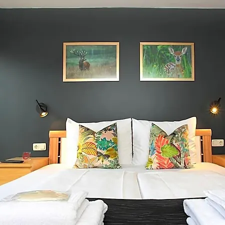 Seehotel Sissi Am Zeller ベッド・アンド・ブレックファスト