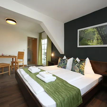Seehotel Sissi Am Zeller 3*